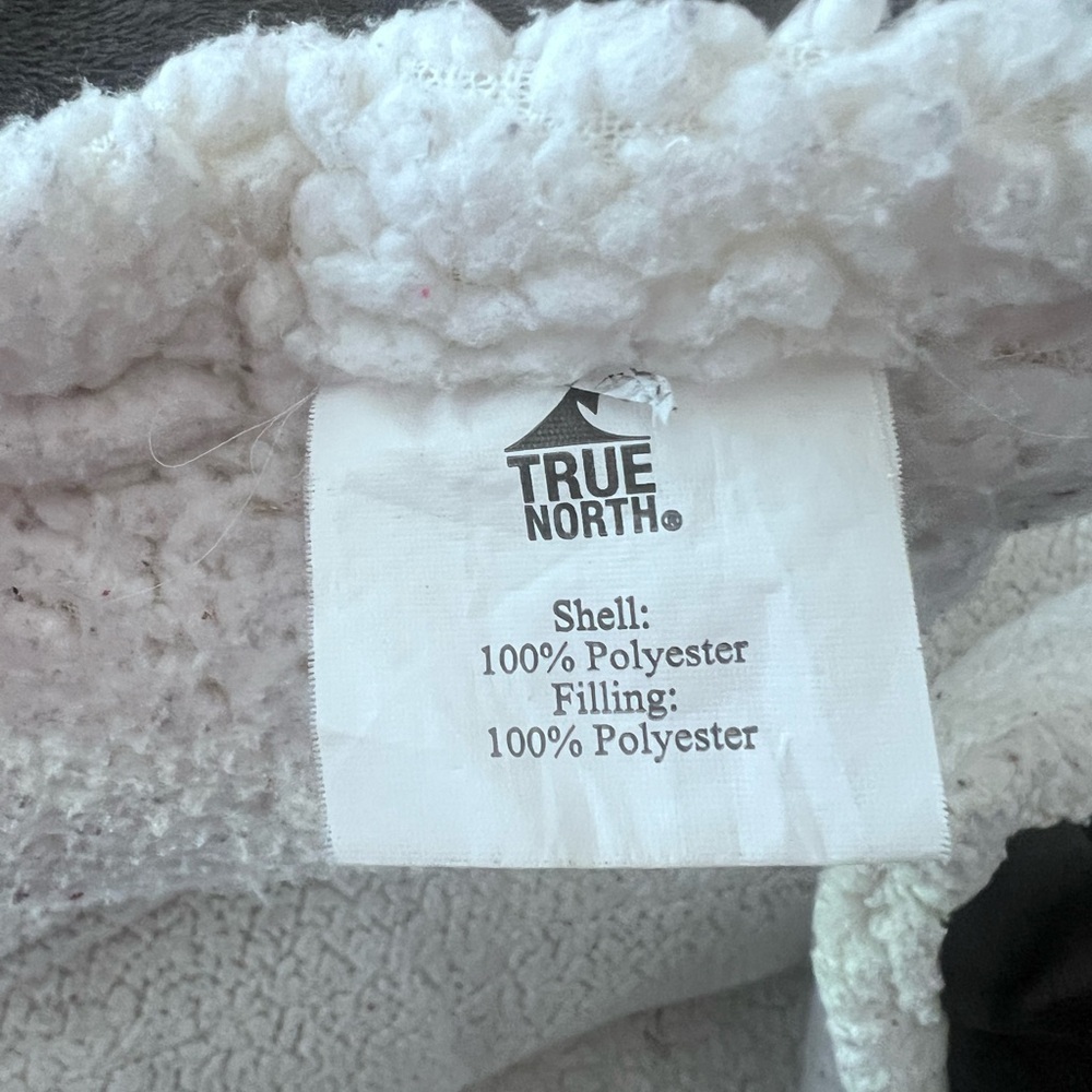 King Sherpa Comforter & Deco Pillows & Cases - Picture 4 of 4